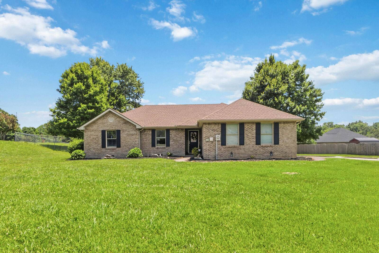 Property Photo: 17 Enchanted Court KY 42503