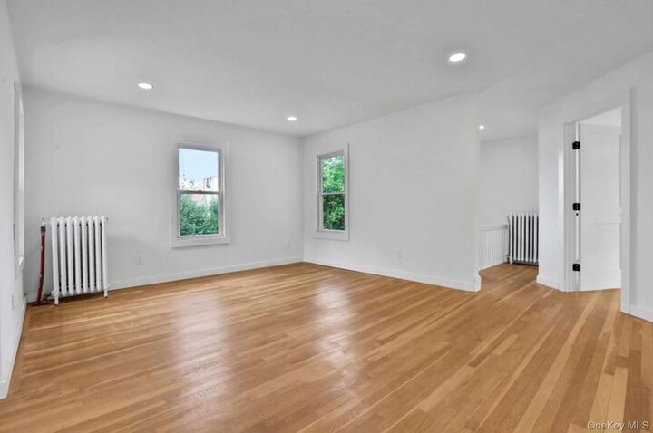 Property Photo:  27 Tioronda Avenue Apartment #2  NY 12508 