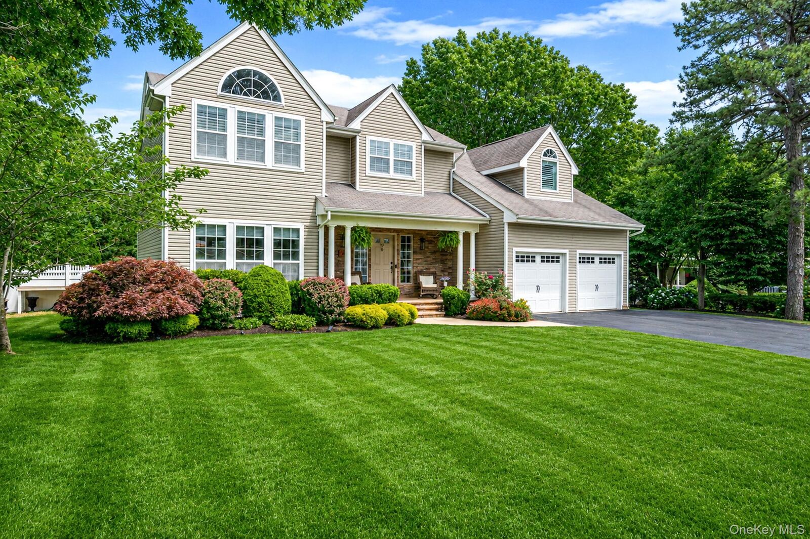 Property Photo:  20 Hancock Court  NY 11720 