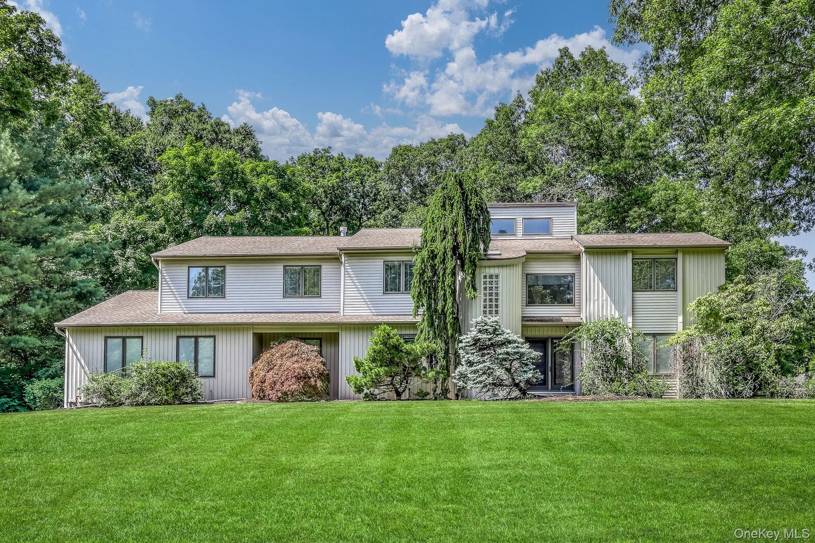 Property Photo:  5 Zeck Court  NY 10901 