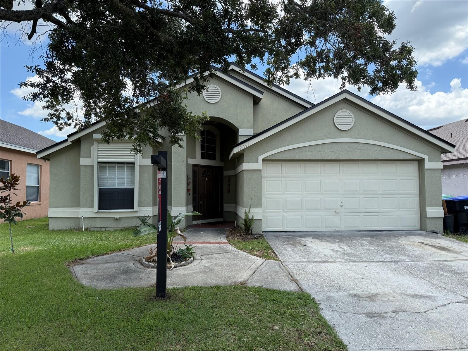 Property Photo: 12643 Lysterfield Court FL 32837