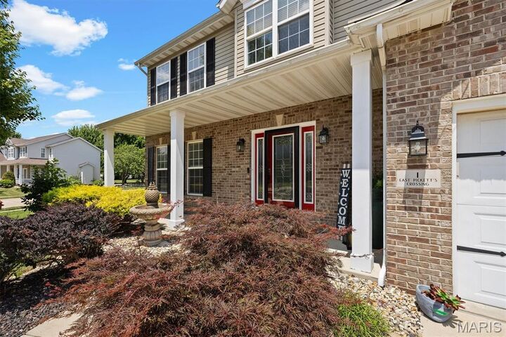 Property Photo:  1 E Picketts Crossing  IL 62025 