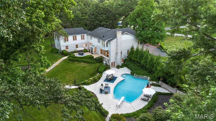 Property Photo: 34 Somerset Downs Drive MO 63124