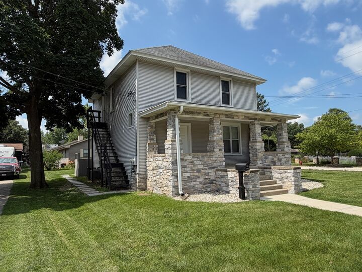 Property Photo: 705 E Grant Highway 2 IL 60152