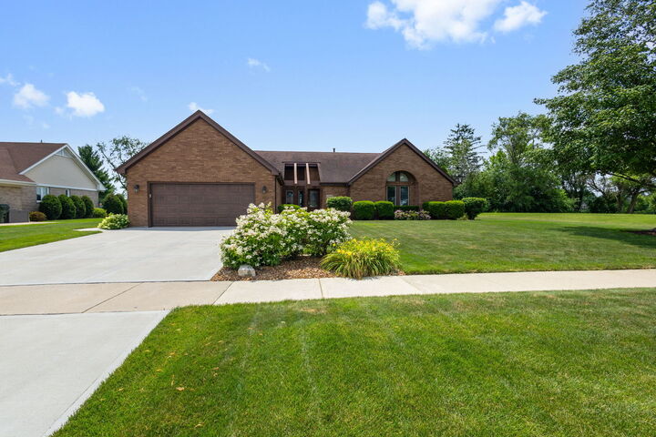 Property Photo:  252 Miller Street  IL 60401 