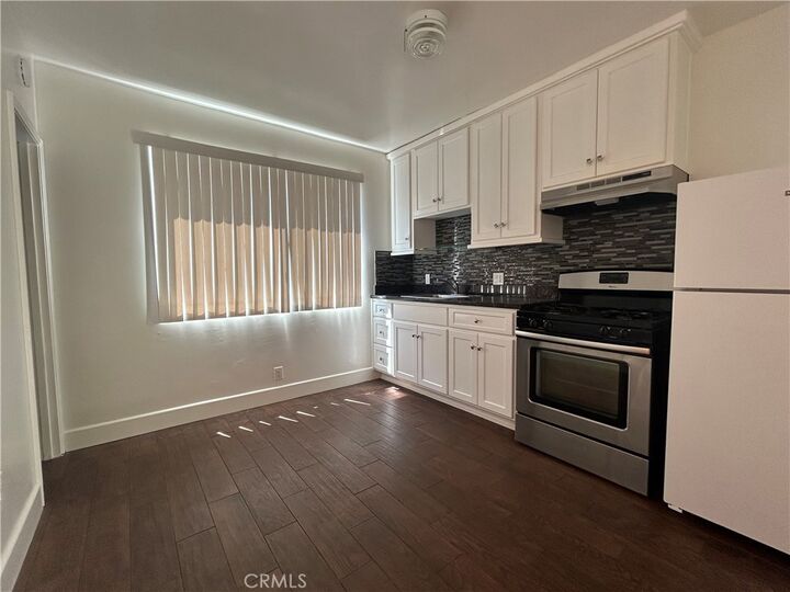 Property Photo: 214 E Stocker B CA 91207