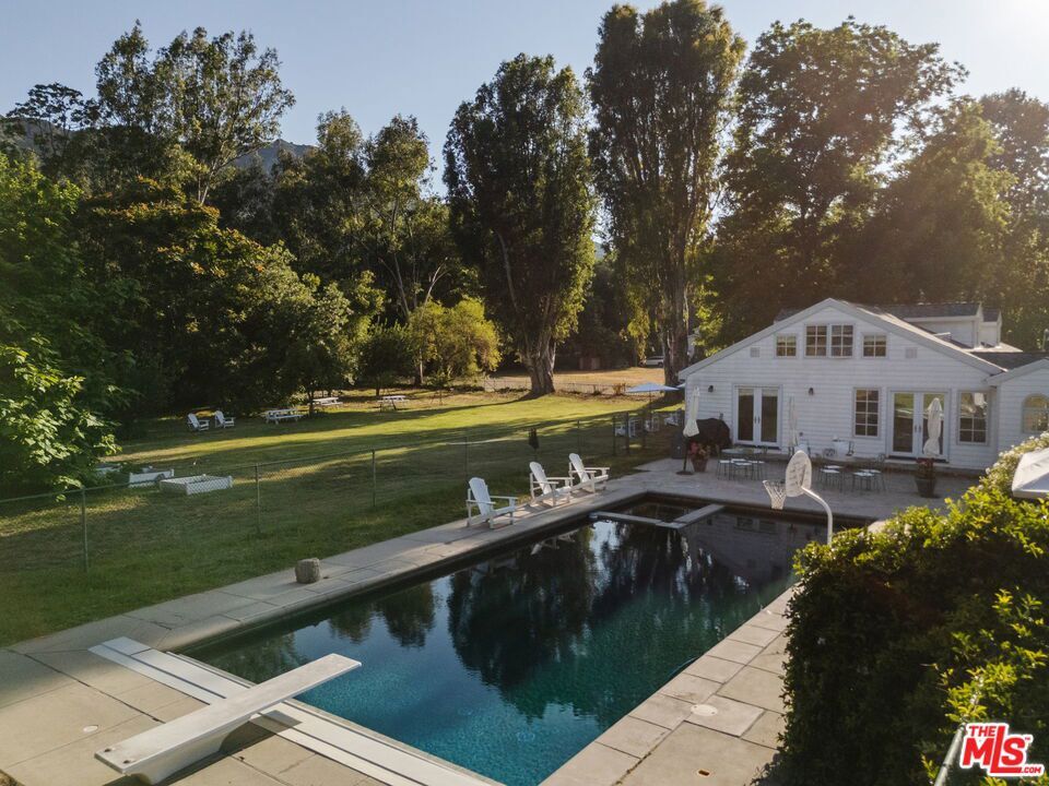Property Photo: 1520 Bonnell Drive CA 90290