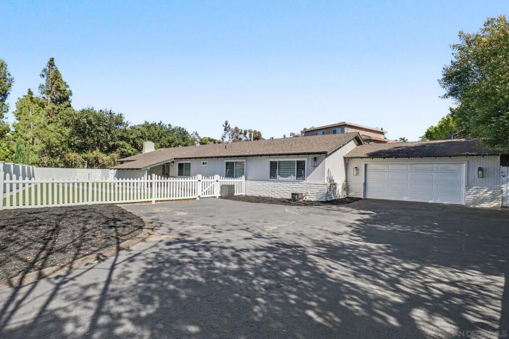 Property Photo: 343 Horizon Hills CA 92020