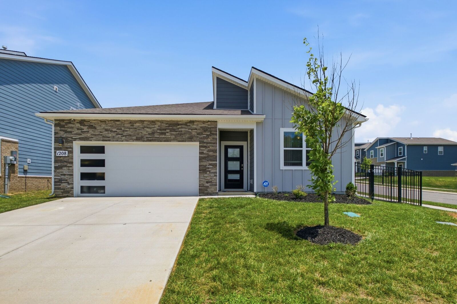 Property Photo:  1208 Linn Cove Ct  TN 37066 