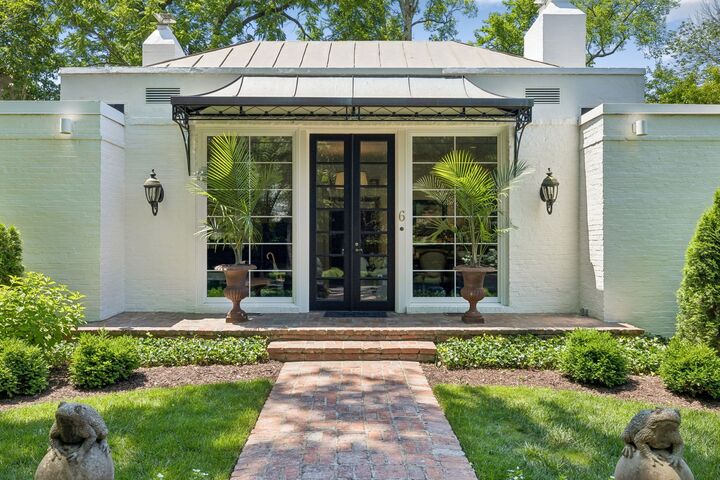 Property Photo: 2200 Harding Pl 6 TN 37215