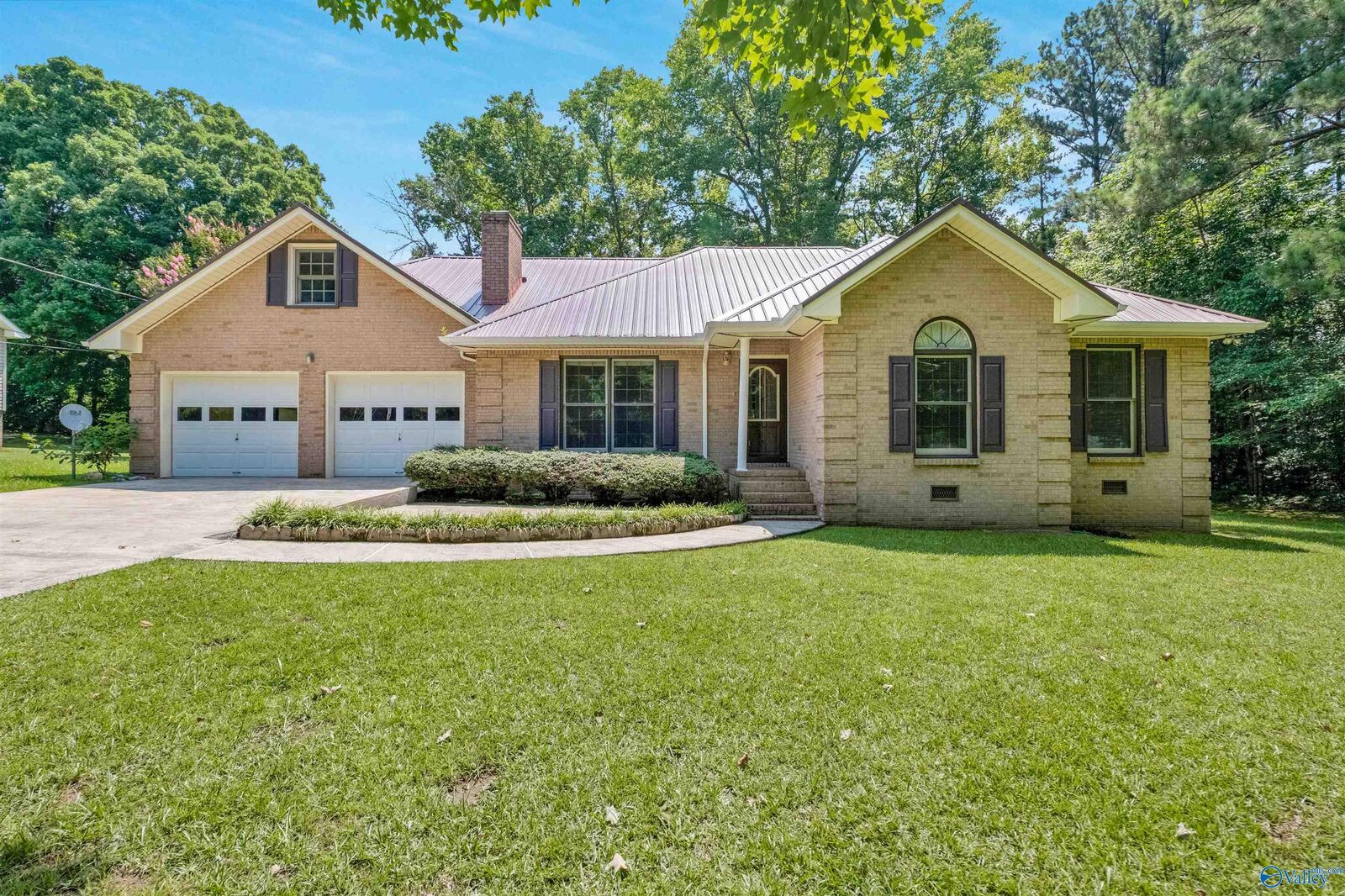 Property Photo: 124 Mountain Creek Drive AL 35901