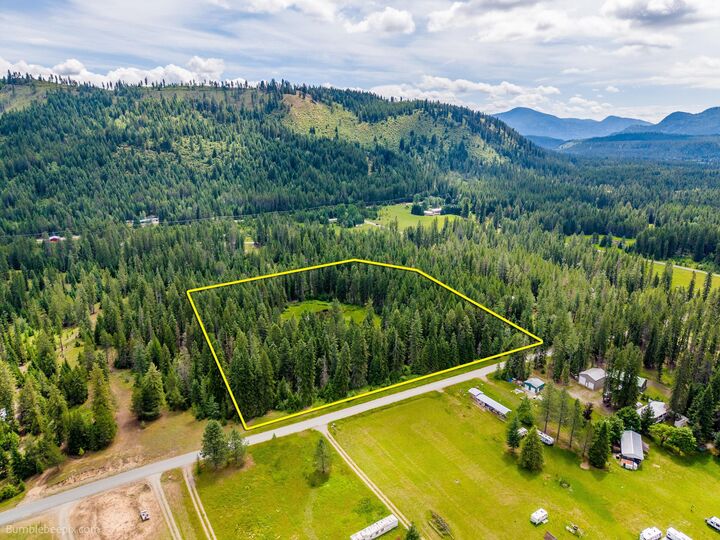 Property Photo:  761 Larch Ln  WA 99119 