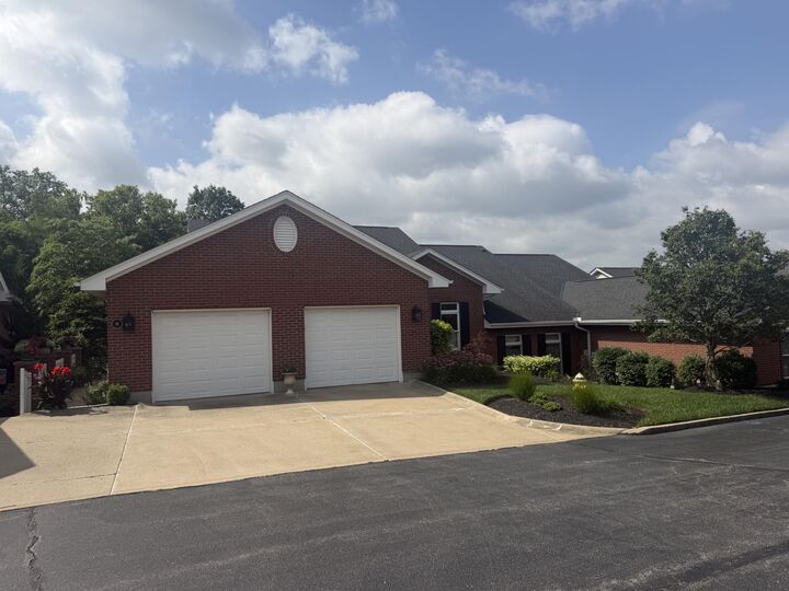 Property Photo: 16 Thomas Pointe Drive KY 41075