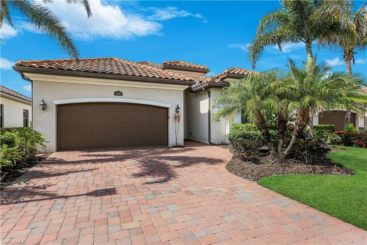 Property Photo: 12840 Kinross Ln FL 34120