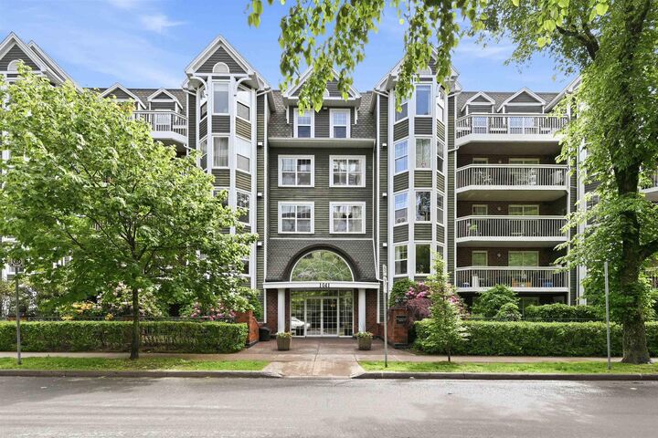 101 1041 Wellington Street — photo 1