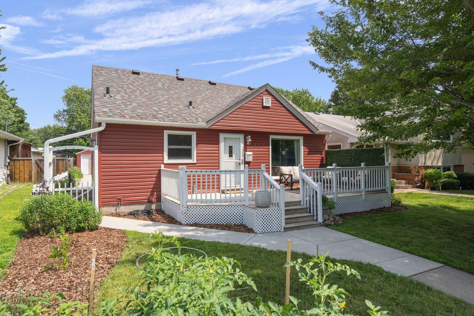 Property Photo: 3824 Toledo Avenue N MN 55422