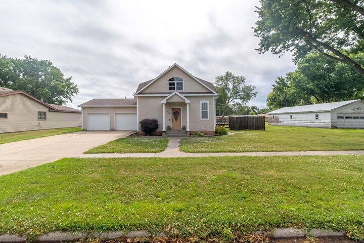 Property Photo: 818 Evans Street IA 51055