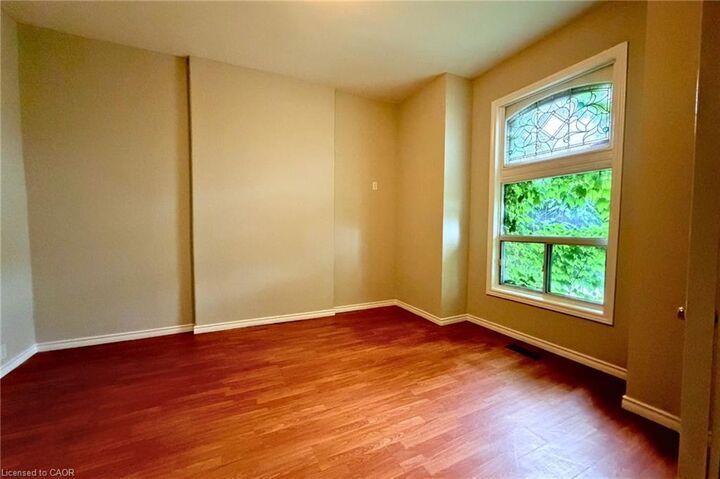Property Photo:  114 West Avenue N 1  ON L8L 5C3 