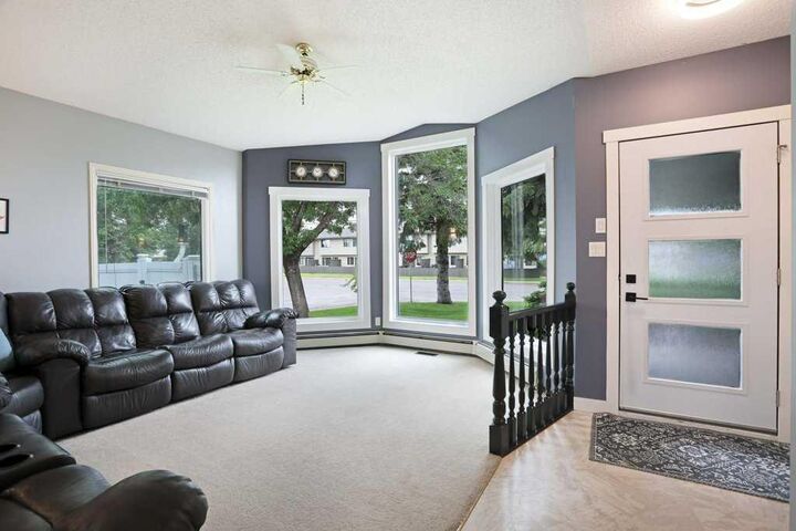 Property Photo: 648 2nd Street E AB T1R 0M9