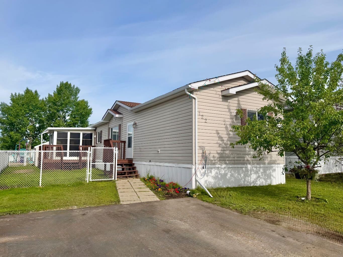 Property Photo:  10615 88 Street  AB T8X 1P5 