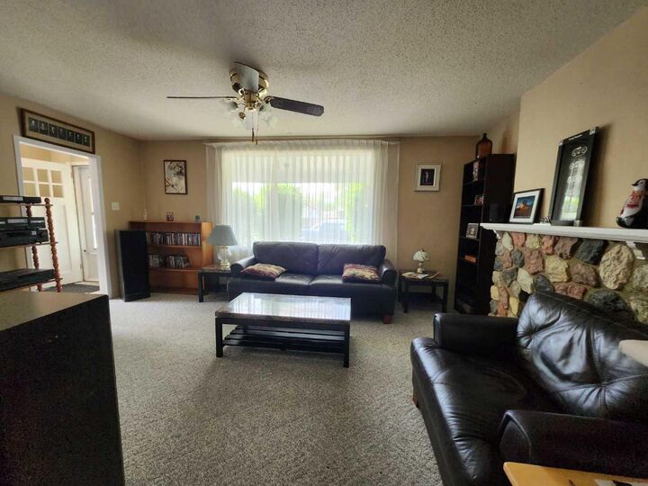 Property Photo:  660 6 Avenue E  AB T0J 0Y5 