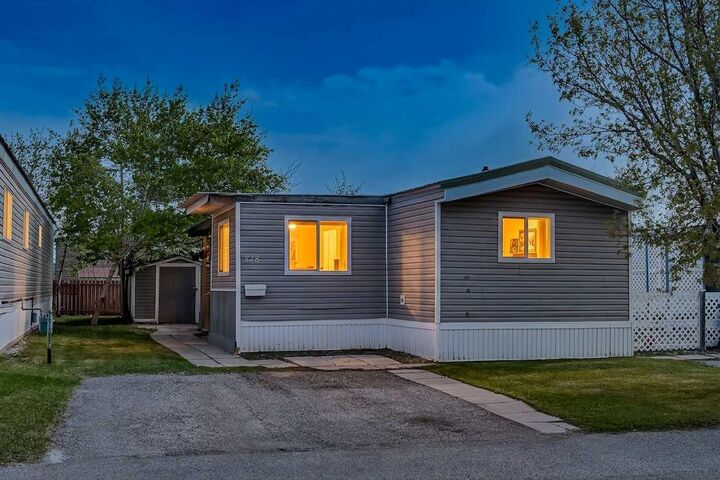 Property Photo:  6220 17 Avenue 328  AB T2A 7H4 