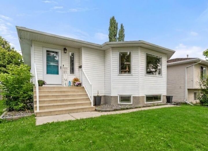 5224 43 Street — photo 1