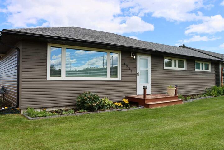 Property Photo: 4511 50 Avenue AB T0H 3N0