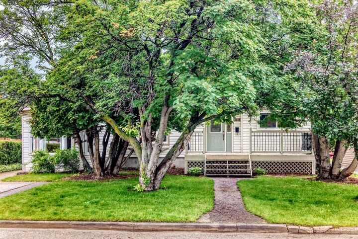 Property Photo:  3721 44A Avenue  AB T4N 3K5 