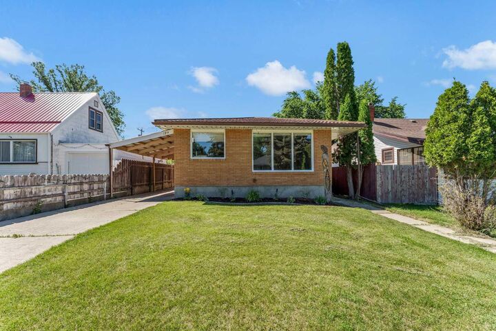 Property Photo: 129 7 Street SE AB T1A 1J4