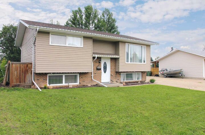 Property Photo:  4724 28 Street  SK S9V 1G9 