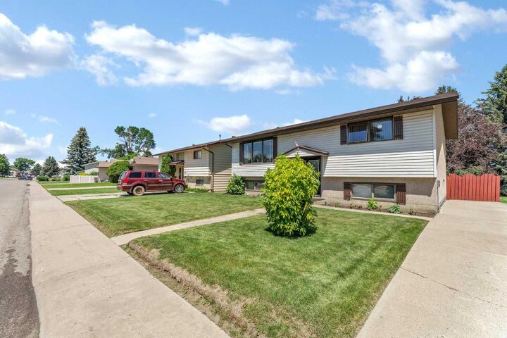 Property Photo: 288 Ross Glen Drive SE AB T1B 3A5