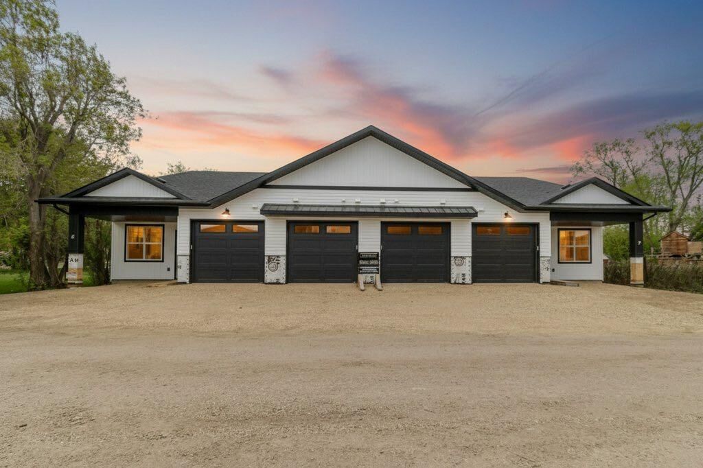 Property Photo:  5463 55 Avenue 8  AB T4L 1M1 
