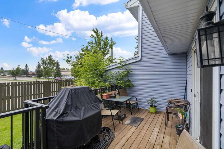 Property Photo:  195 Manora Place NE 3  AB T2A 5J8 
