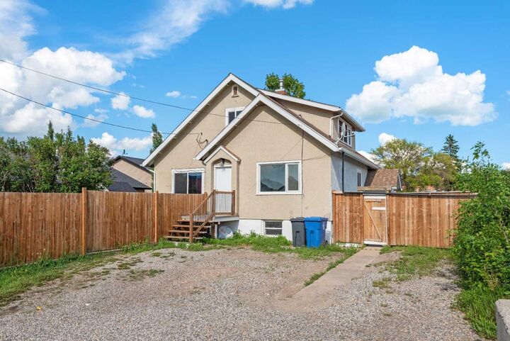 302 6 Avenue NE — photo 1