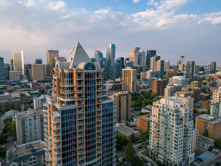 Property Photo: 817 15 Avenue SW 803 AB T2R 0H8