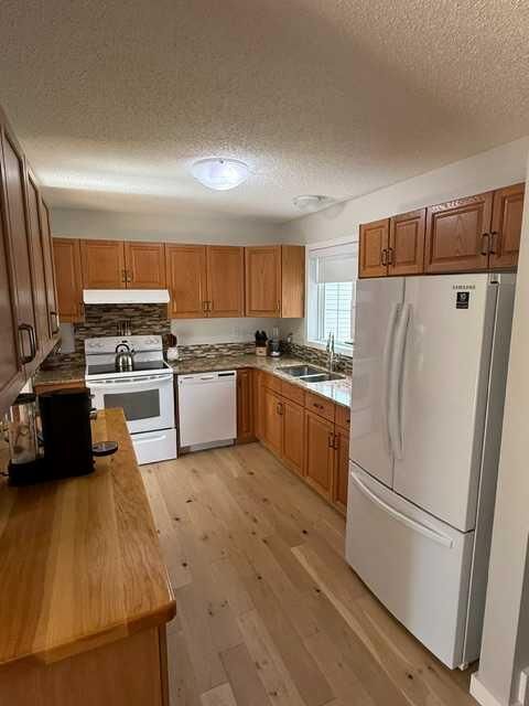 Property Photo:  10220 106 Street  AB T0H 1Z0 