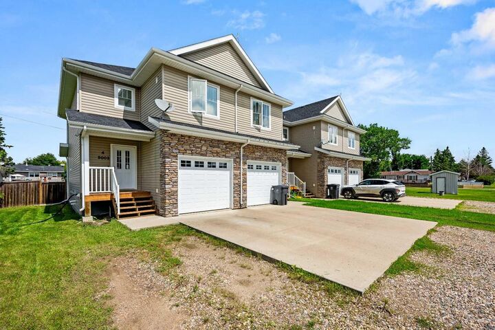 Property Photo: 5002 51 Avenue 4 AB T0B 0L0