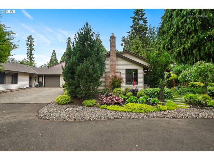 Property Photo: 903 NE 3rd Ave OR 97124