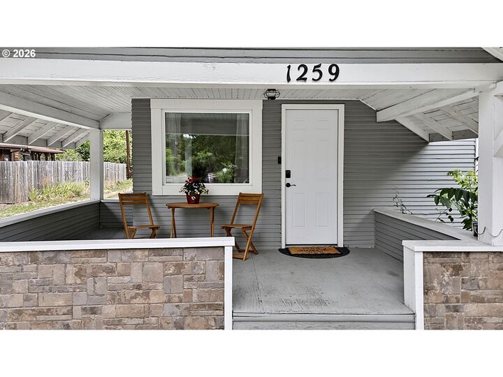 Property Photo: 1259 Monroe St OR 97402