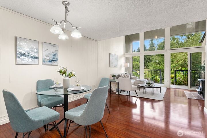Property Photo: 13832 NE 66th Street 605 WA 98052