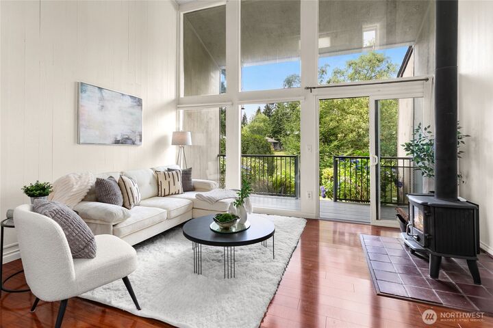 Property Photo:  13832 NE 66th Street 605  WA 98052 