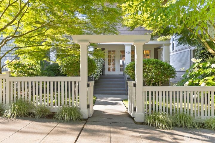 Property Photo:  426  Smith Street  WA 98109 