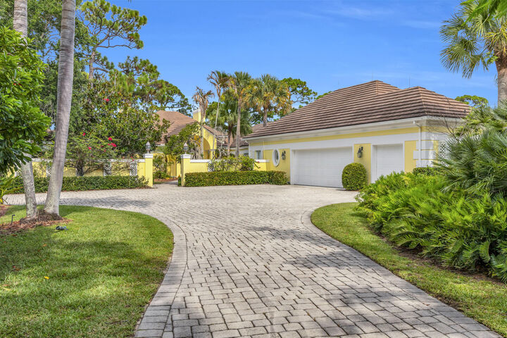 Property Photo: 7107 SE Golfhouse Drive FL 33455