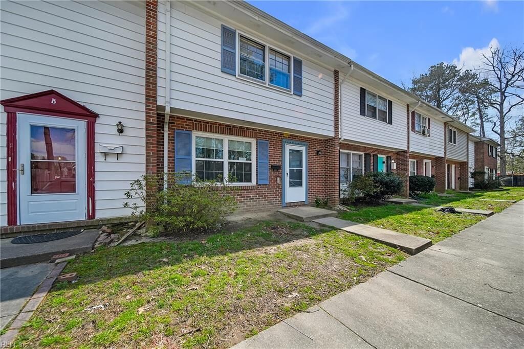 Property Photo:  406 Savage Dr C  VA 23602 