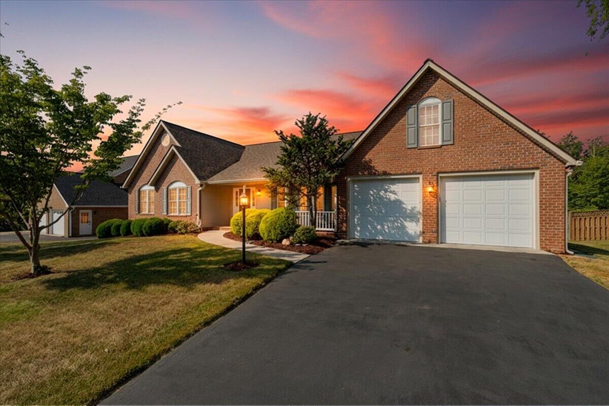 Property Photo:  5112 Plantation Grove Ln  VA 24012 