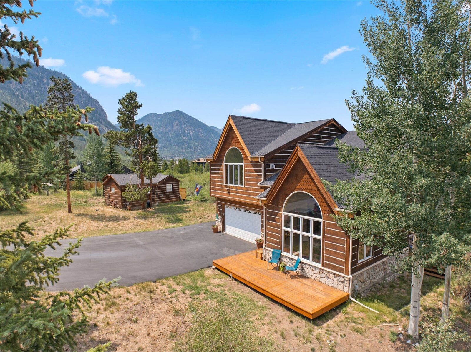 Property Photo:  563 Temple Trail  CO 80443 