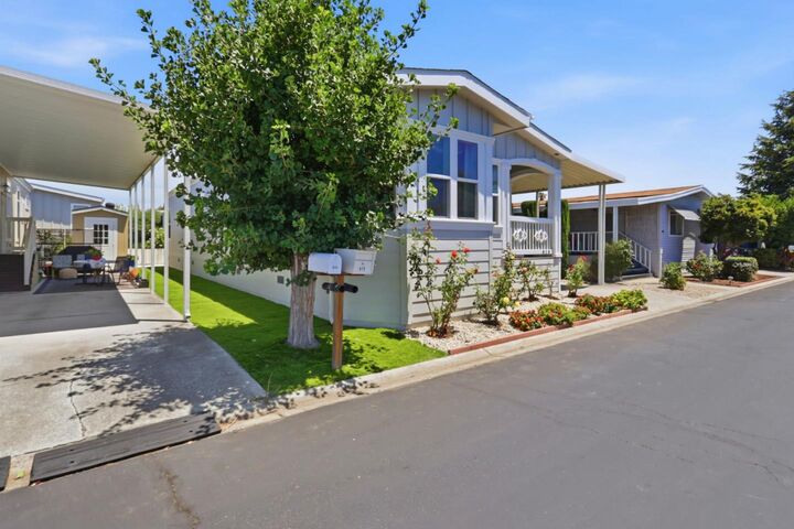 Property Photo: 819 Villa Teresa Way 819 CA 95123