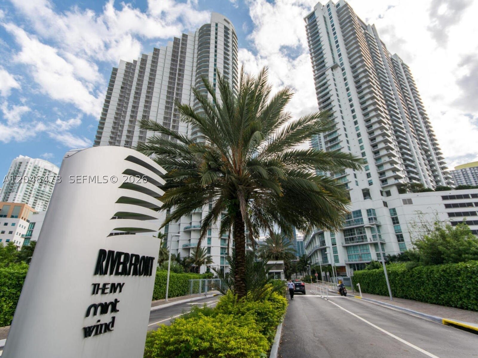 Property Photo:  350 S Miami Ave 3702  FL 33130 
