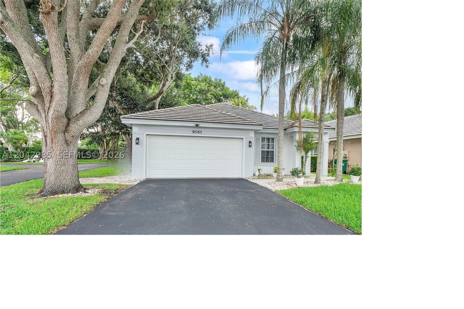 Property Photo:  9161 Lake Park Cir N  FL 33328 